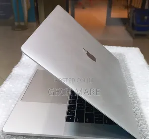 New Laptop Apple MacBook 2018 16GB Intel Core i7 SSD 256GB