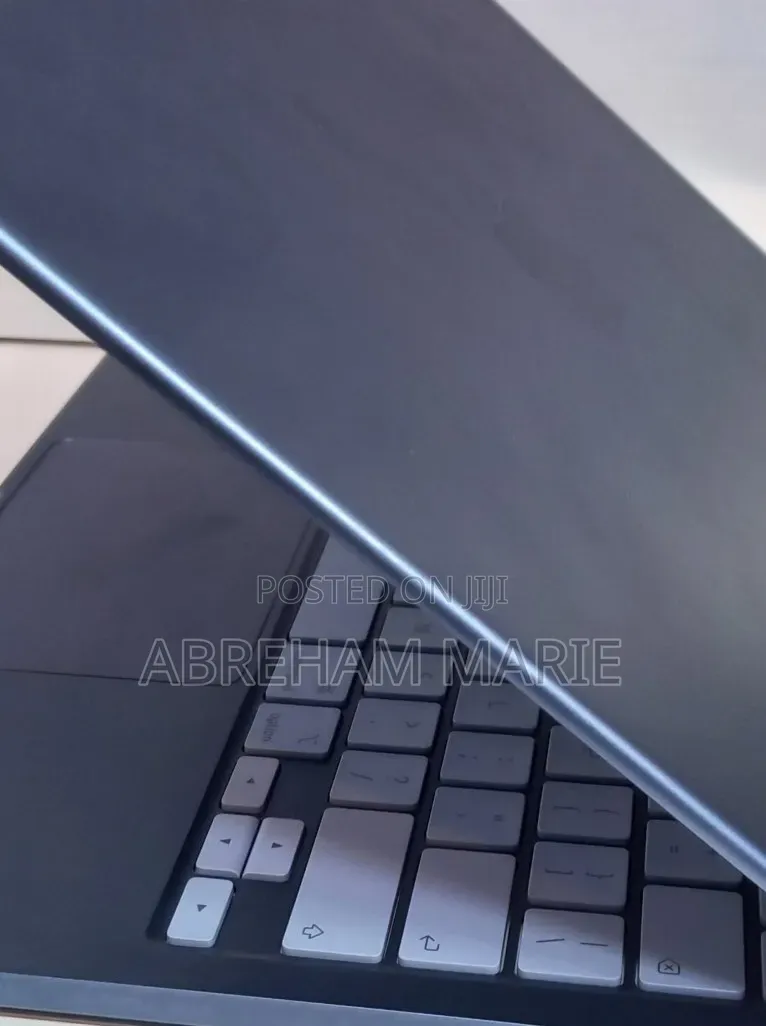 New Laptop Apple MacBook Neo 2026 8GB Intel Core i5 SSD 256GB