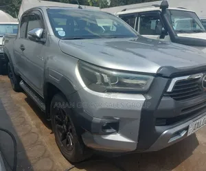 Toyota Hilux 2021 Silver