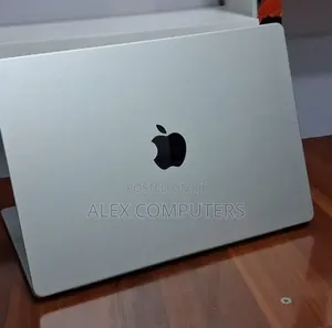 New Laptop Apple MacBook 16GB Apple M4 Pro SSD 512GB