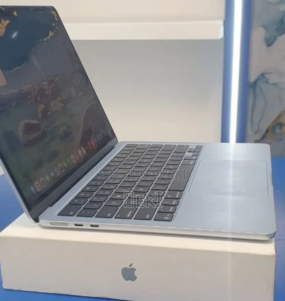 New Laptop Apple MacBook Air 2025 M4 16GB Apple M4 SSD 512GB