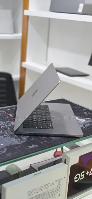 New Laptop Apple MacBook Pro 2023 M2 Pro 16GB Apple M2 SSD 512GB