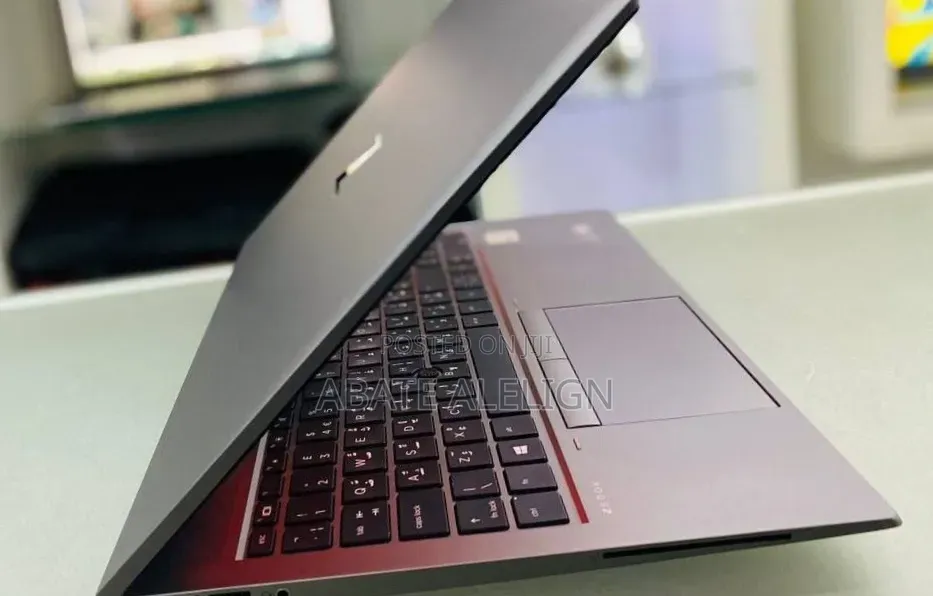 New Laptop HP ZBook Firefly 15 G7 16GB Intel Core i7 SSD 512GB