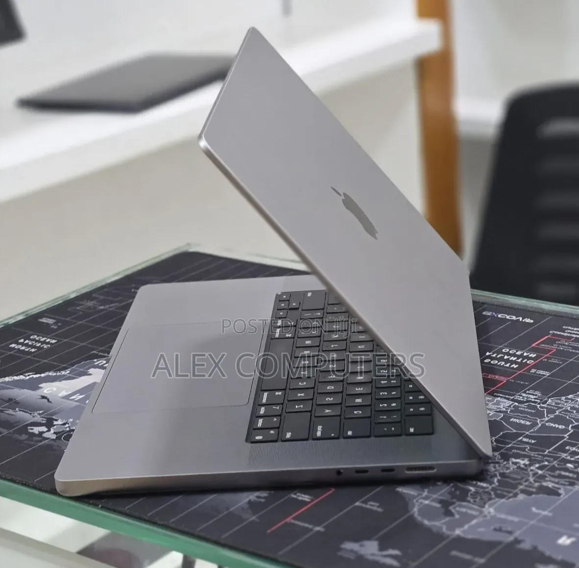 New Laptop Apple MacBook 16GB Apple M2 SSD 512GB