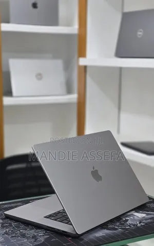 New Laptop Apple MacBook Pro 2022 M2 16GB Apple M2 SSD 512GB