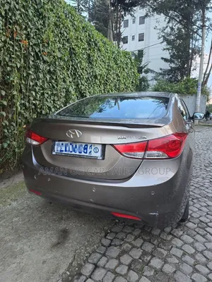 Hyundai Elantra 2011 Gold