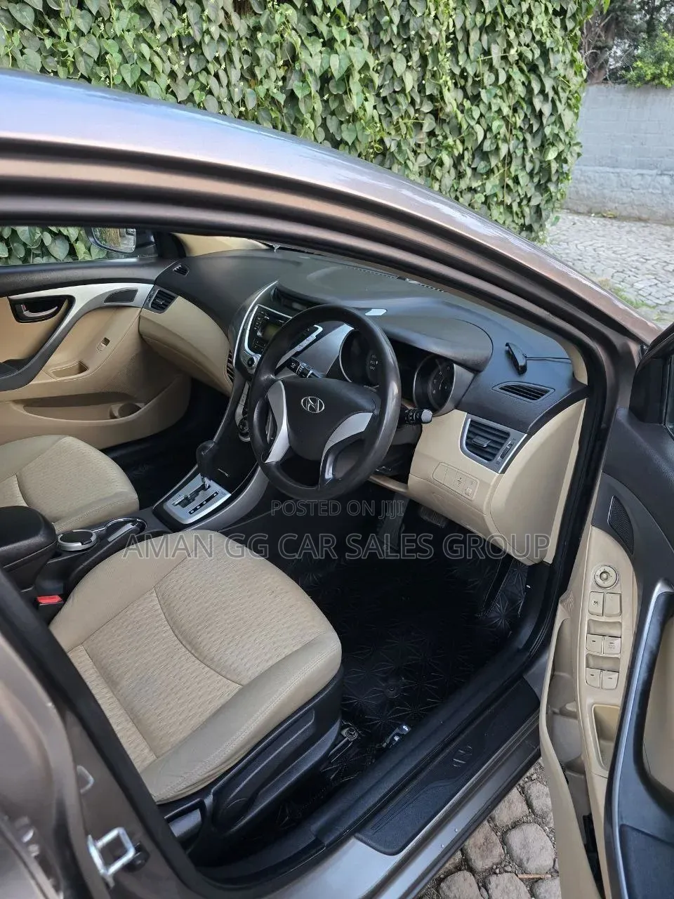 Hyundai Elantra 2011 Gold
