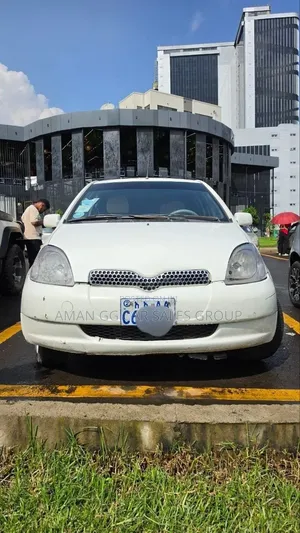 Toyota Vitz 2001 White