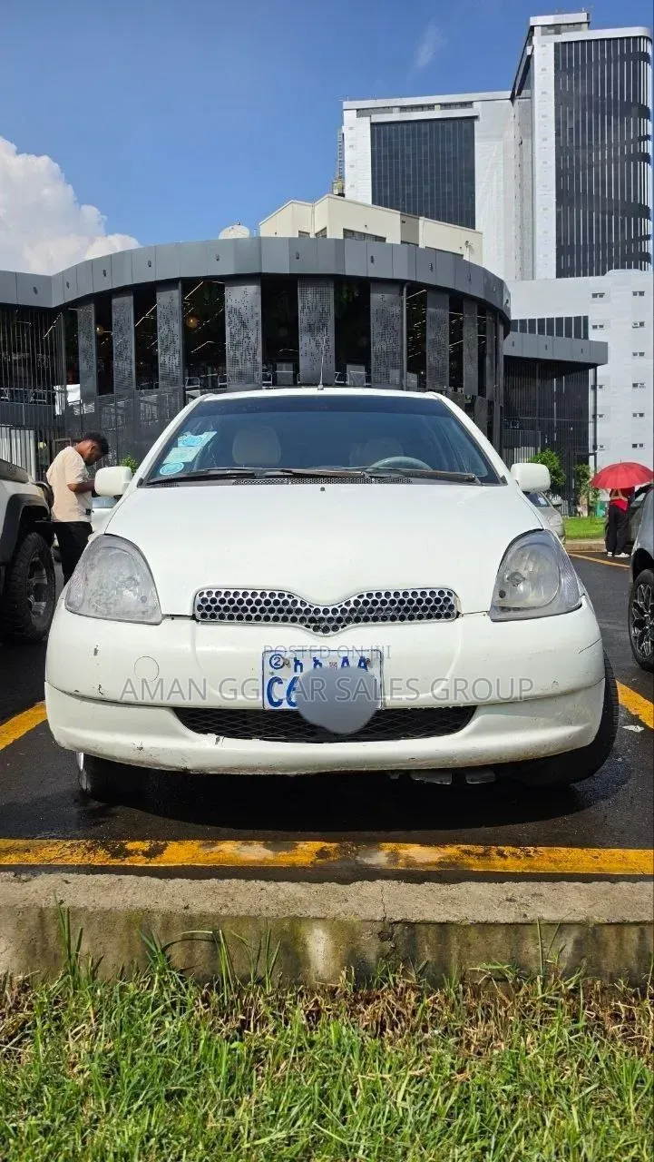 Toyota Vitz 2001 White