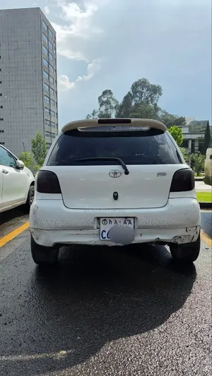 Toyota Vitz 2001 White