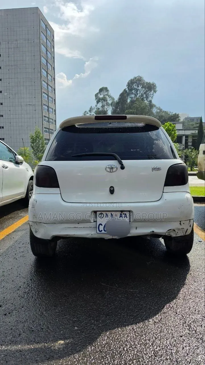 Toyota Vitz 2001 White