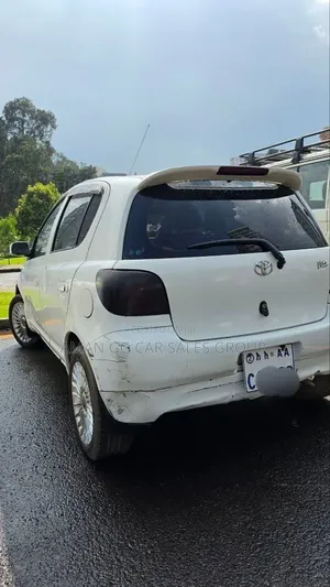 Toyota Vitz 2001 White