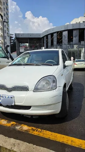 Toyota Vitz 2001 White