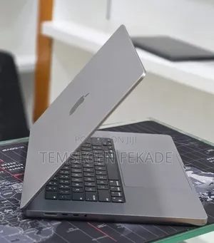 New Laptop Apple MacBook Pro 2023 M2 16GB Apple M2 SSD 512GB