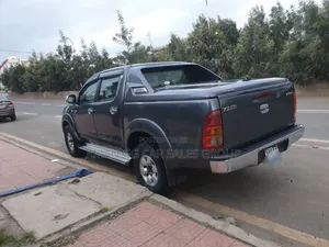 Toyota Hilux 2010 Gray
