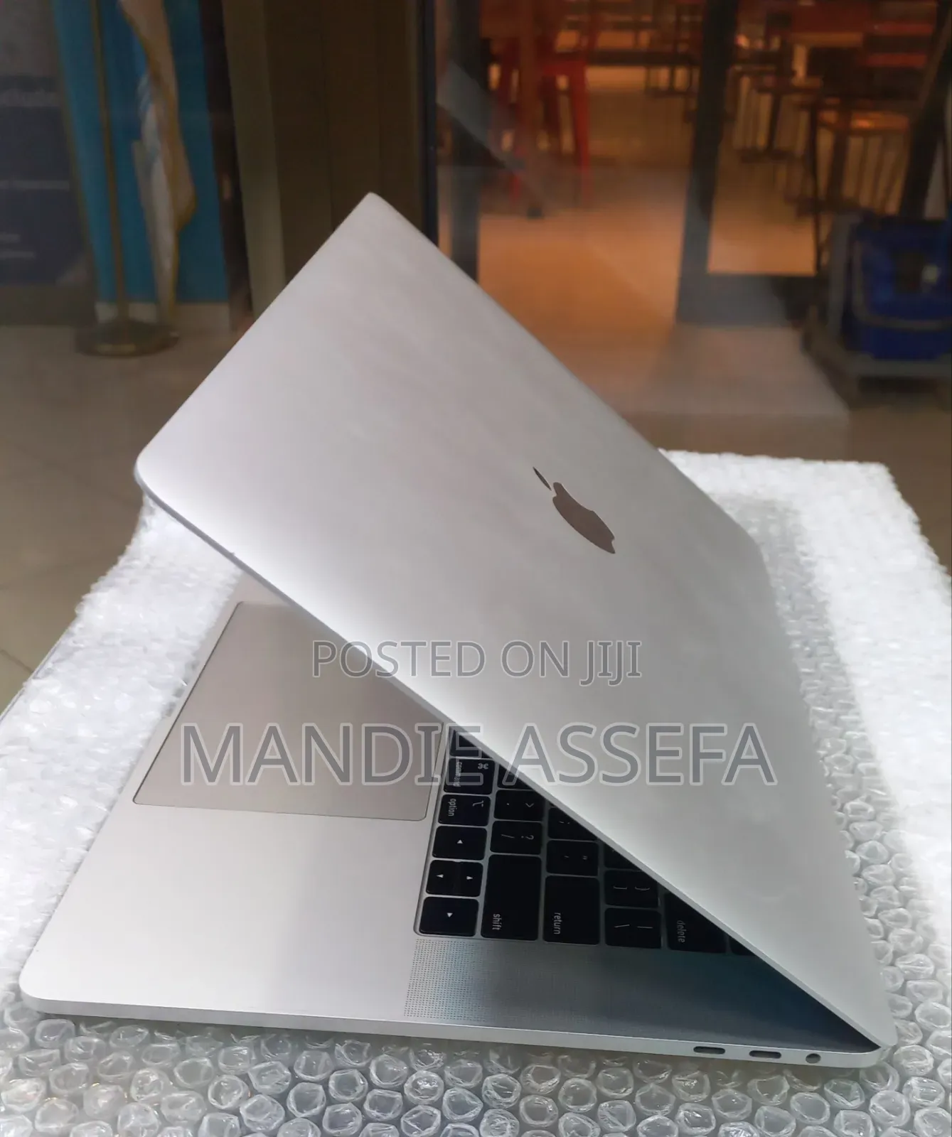 New Laptop Apple MacBook Pro 2018 16GB Intel Core i7 SSD 256GB