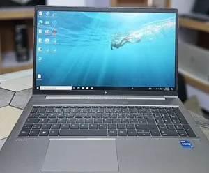 New Laptop HP ZBook Firefly G8 16GB Intel Core i7 SSD 1T
