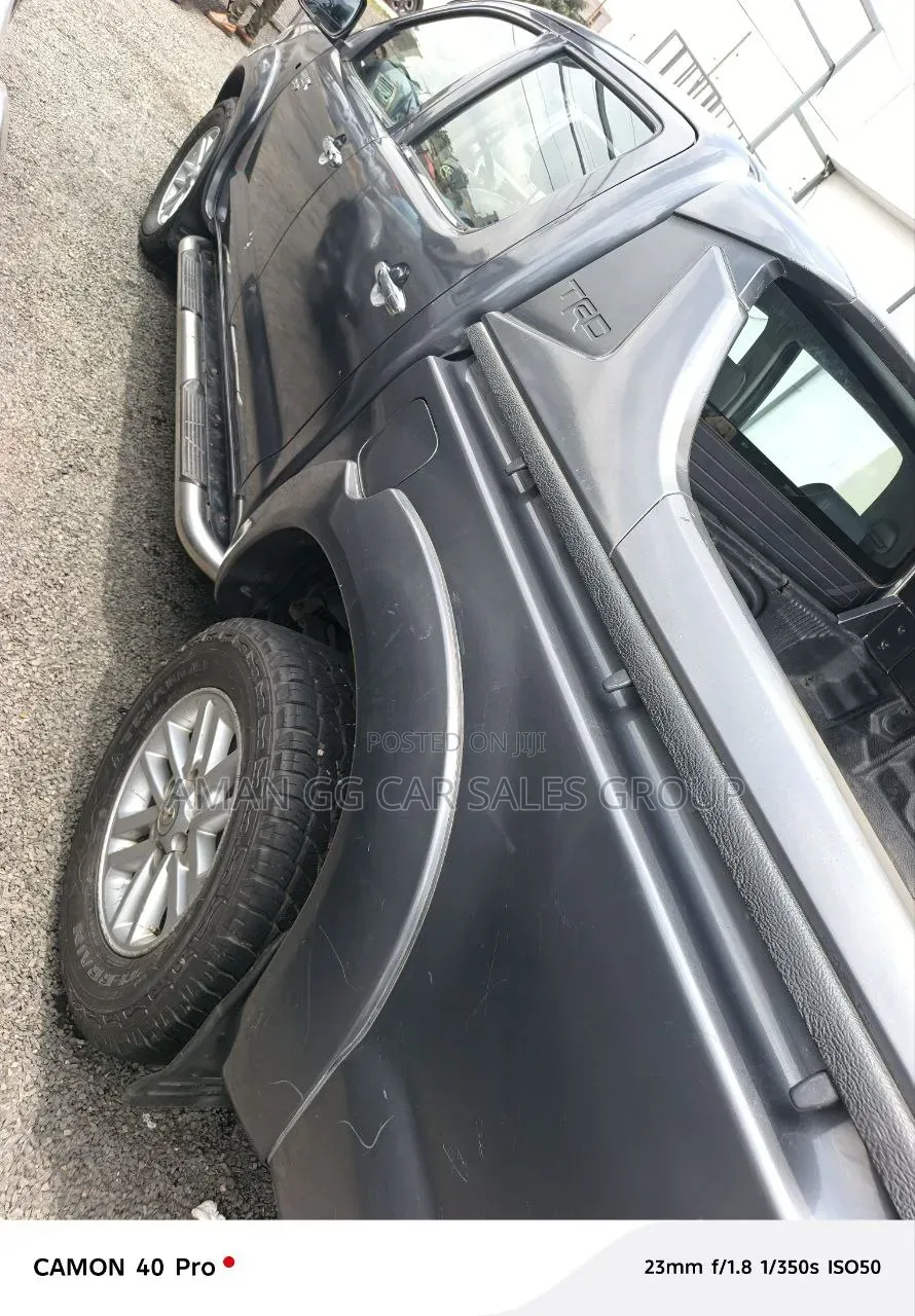 Toyota Hilux 2010 Gray