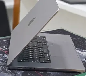 New Laptop Apple MacBook Pro 2023 M2 16GB Apple M2 SSD 512GB