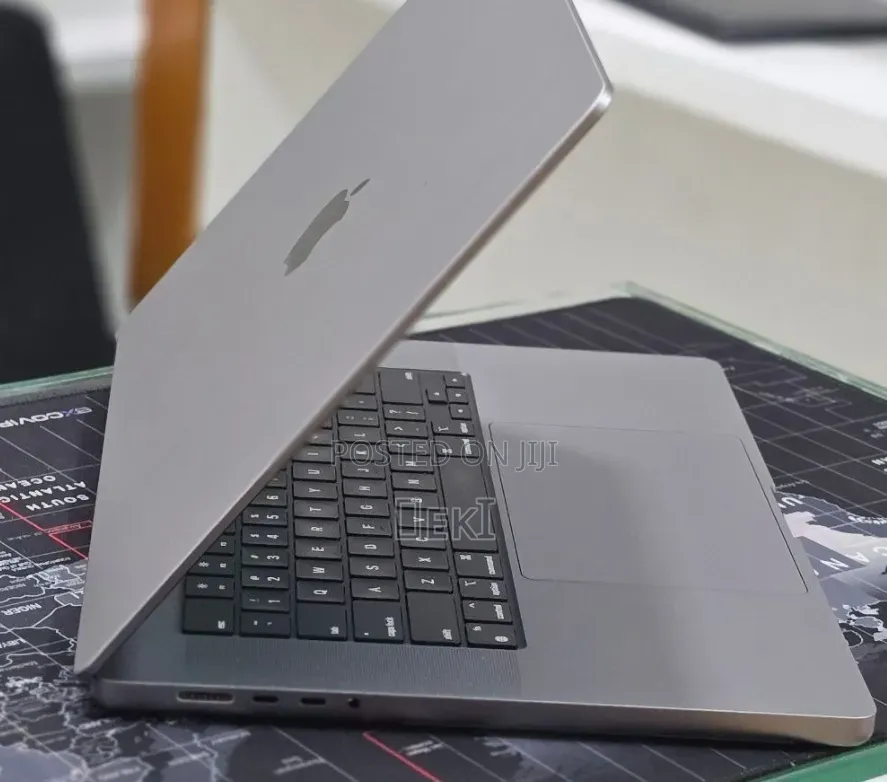 New Laptop Apple MacBook Pro 2023 M2 16GB Apple M2 SSD 512GB