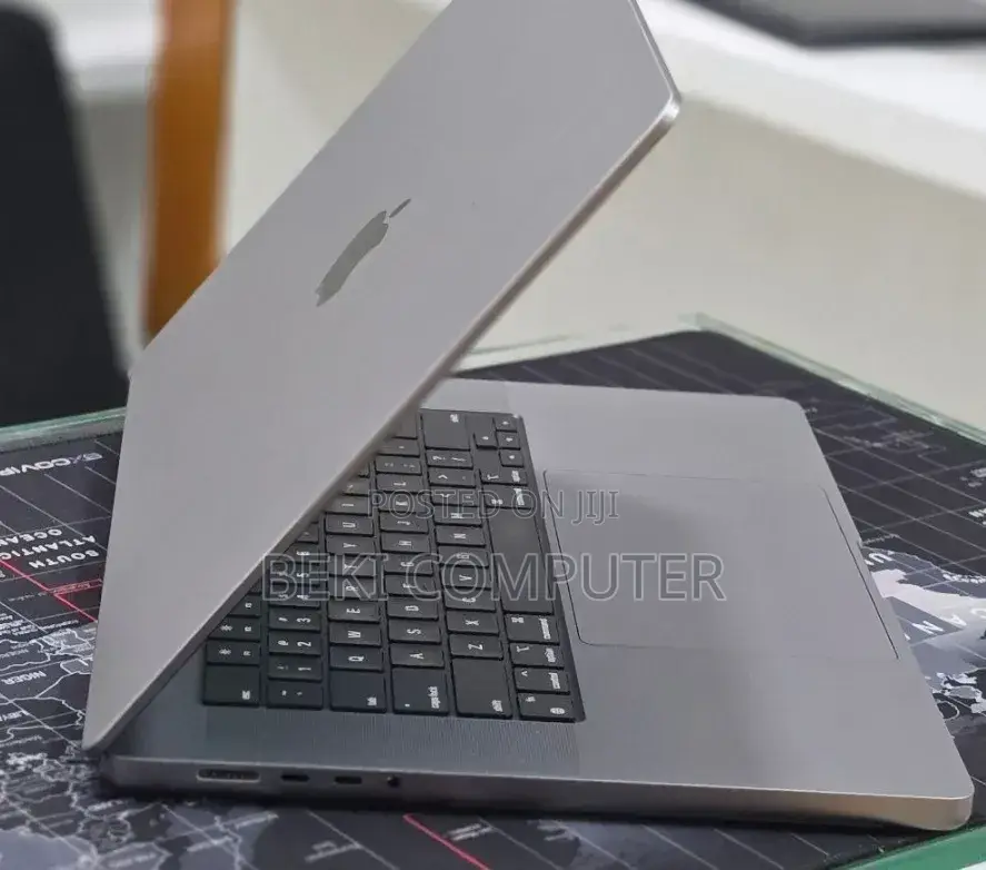 New Laptop Apple MacBook Pro 2023 M2 16GB Apple M2 SSD 512GB