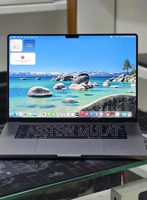 New Laptop Apple MacBook Pro 2022 M2 16GB Apple M2 SSD 512GB