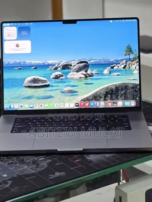 New Laptop Apple MacBook Pro 2022 M2 16GB Apple M2 SSD 512GB