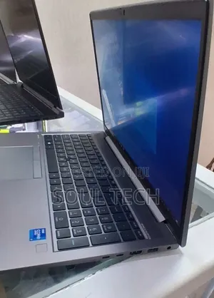 New Laptop HP ZBook Firefly G8 16GB Intel Core i7 SSD 512GB