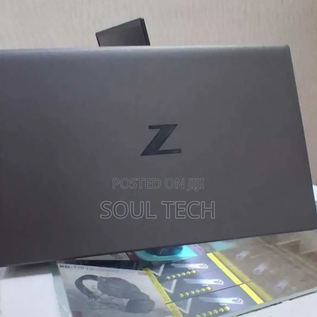 New Laptop HP ZBook Firefly G8 16GB Intel Core i7 SSD 512GB