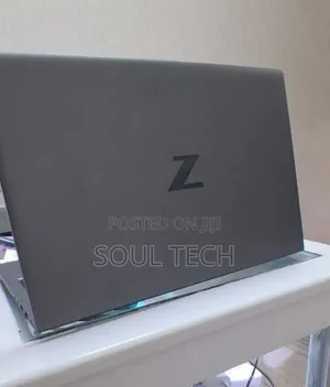 New Laptop HP ZBook Firefly G8 16GB Intel Core i7 SSD 512GB