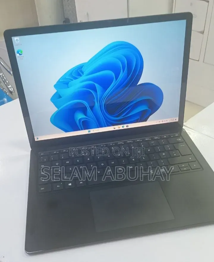 New Laptop Microsoft Surface 16GB Intel Core i7 SSD 512GB
