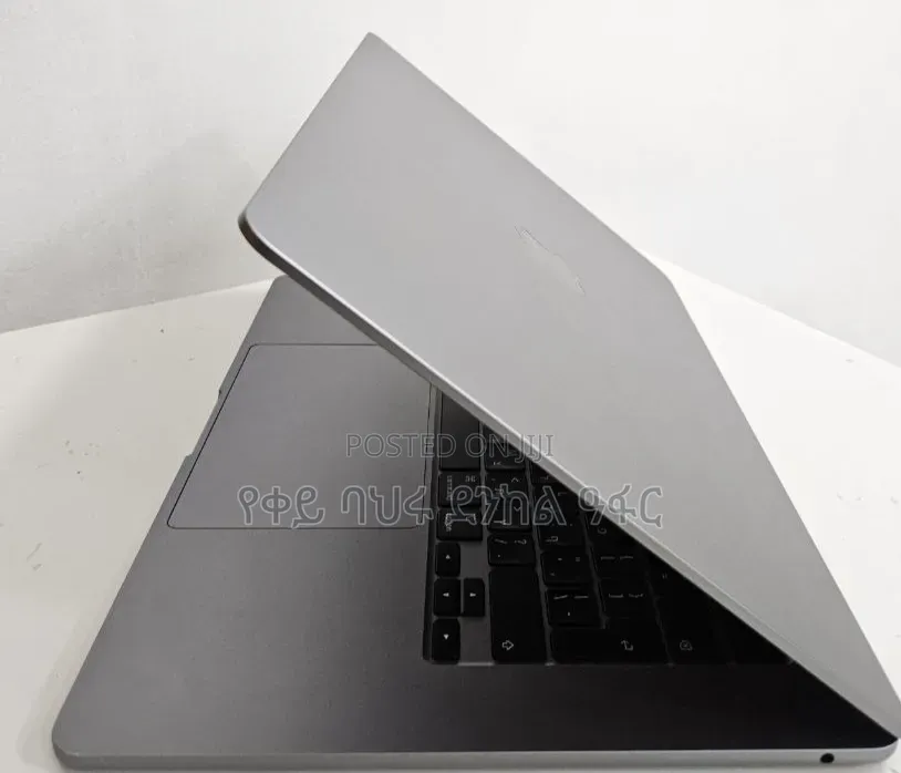 New Laptop Apple MacBook Air 2024 M3 8GB Intel Core i7 SSD 512GB