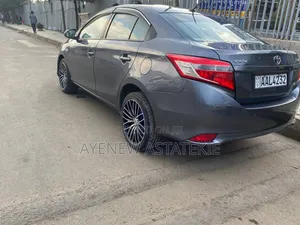 Toyota Yaris 2014 Gray