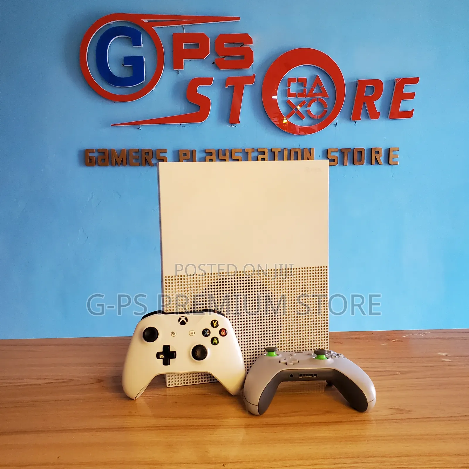 Xbox One S | 100% Quality | 2 Original Controllers