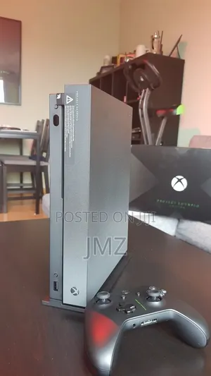 X Box Onee ከ 2 ጆይስቲክስ ጋር