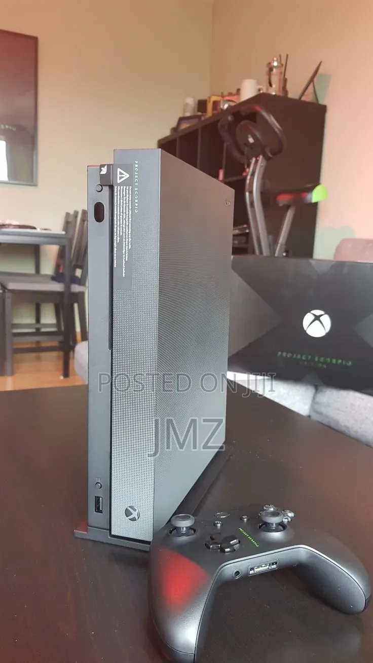 X Box Onee ከ 2 ጆይስቲክስ ጋር