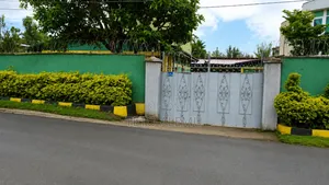  የሚሸጥ 500 ካሬ ቦታ – መስቀል ፍላወር
 አካባቢ፦ መስቀል ፍላወር
 የመሬት ስፋት፦ 500 ካሬ