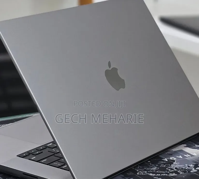 New Laptop Apple MacBook Pro 2022 M2 16GB Apple M2 SSD 512GB