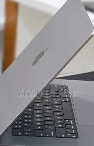 New Laptop Apple MacBook Pro 2022 M2 16GB Apple M2 SSD 512GB