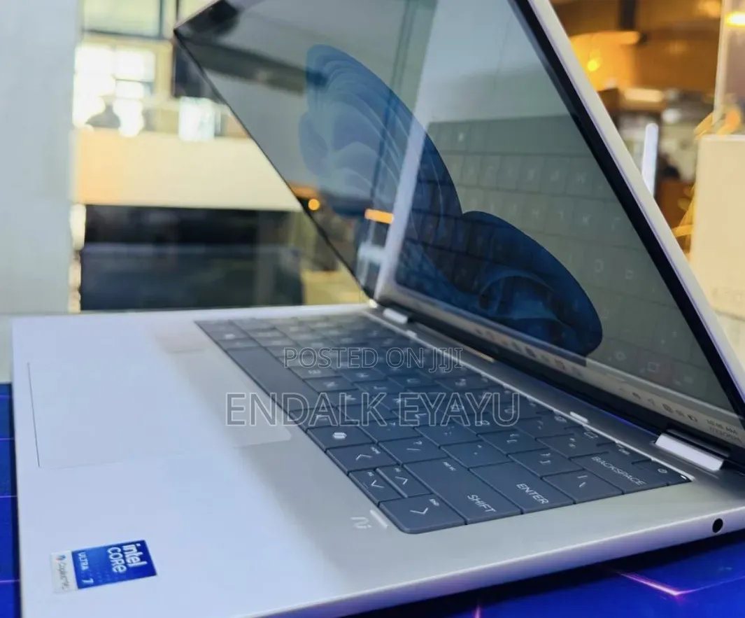 New Laptop HP OmniBook Ultra Flip 14" 16GB Intel Core Ultra 7 SSD 1T
