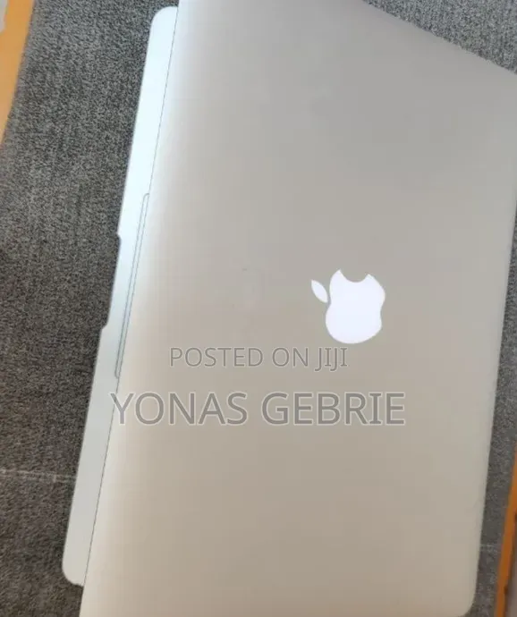 New Laptop Apple MacBook 8GB Intel Core i5 SSD 256GB