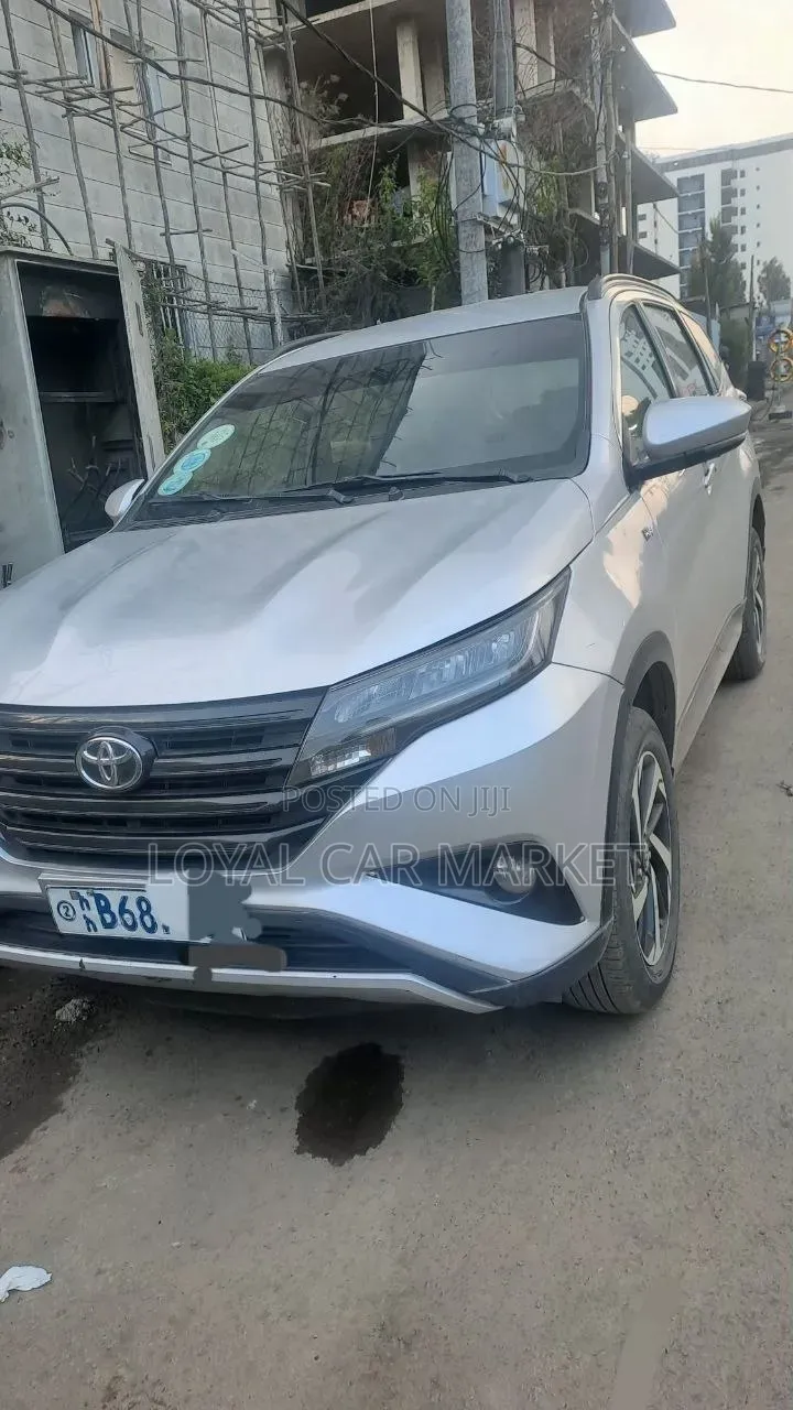 Toyota Rush 2020 Silver