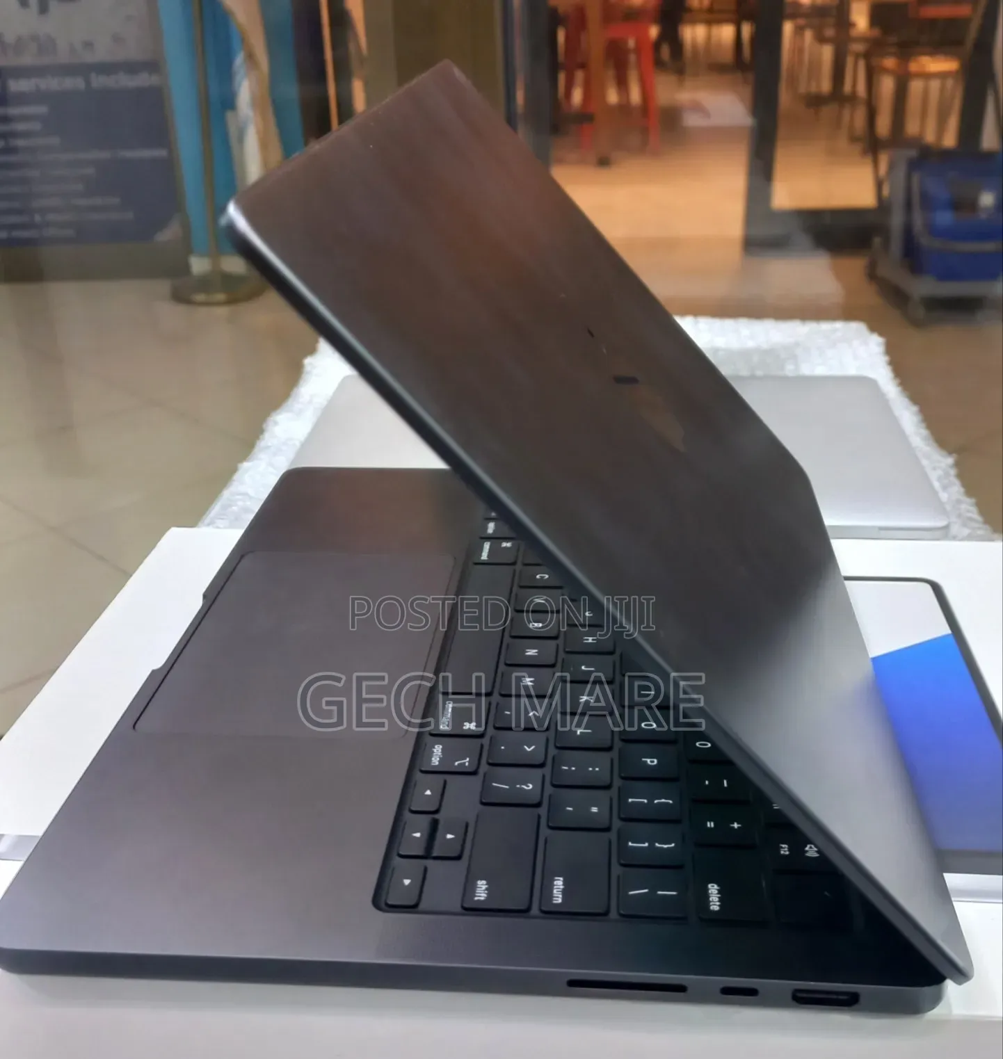 New Laptop Apple MacBook Pro 2025 M5 16GB Apple M5 Pro SSD 512GB