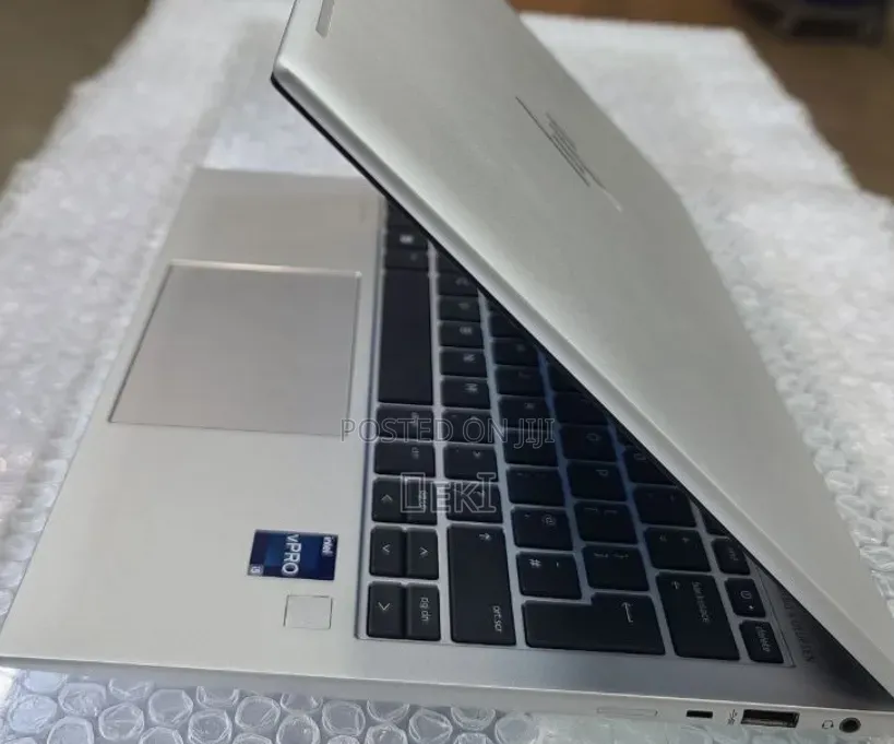 New Laptop HP EliteBook 830 G9 16GB Intel Core i5 SSD 512GB