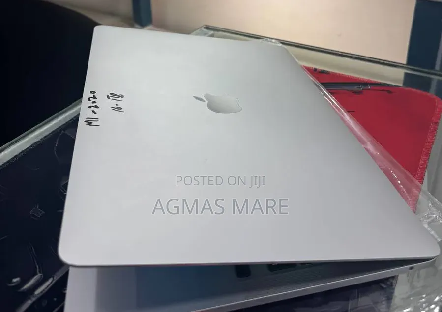 New Laptop Apple MacBook Pro 2020 M1 16GB Apple M1 SSD 1T