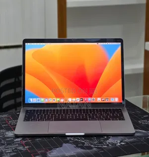 New Laptop Apple MacBook Pro 2017 16GB Intel Core i7 SSD 512GB