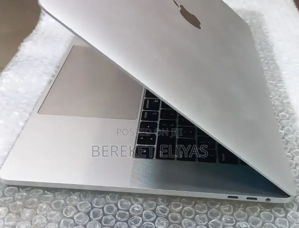 New Laptop Apple MacBook Pro 2018 16GB Intel Core i7 SSD 512GB