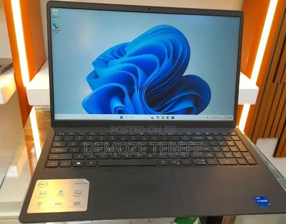 New Laptop Dell Latitude 3530 8GB Intel Core i5 SSD 512GB