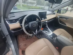 Toyota RAV4 2021 Gray