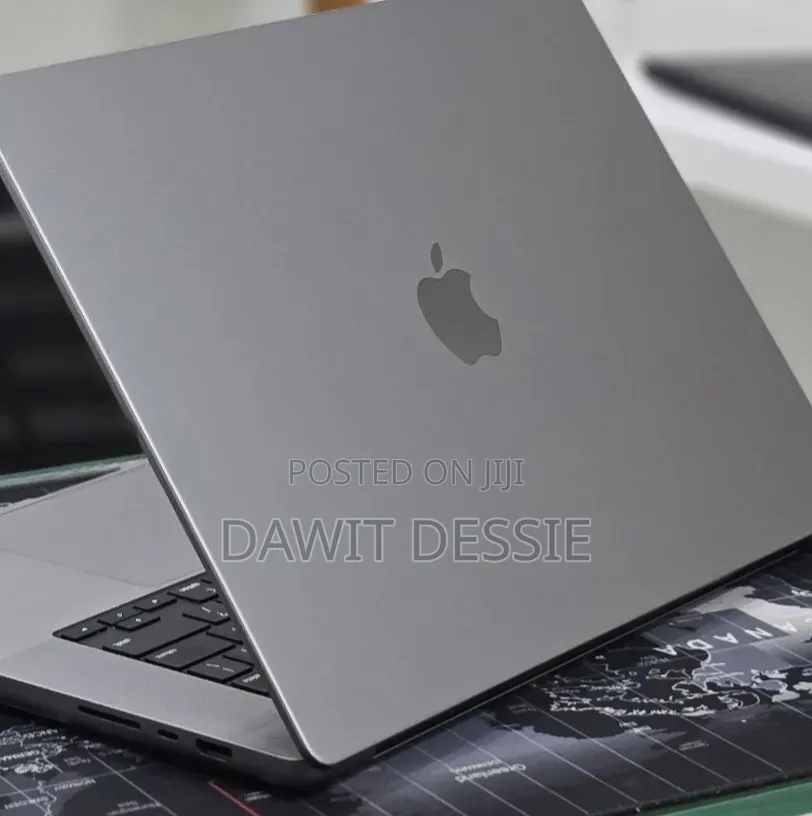 New Laptop Apple MacBook Pro 2022 M2 16GB Apple M2 SSD 512GB